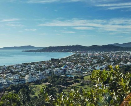 Jurerê: De Endereço de Desejo a Plataforma de Investimento Premium